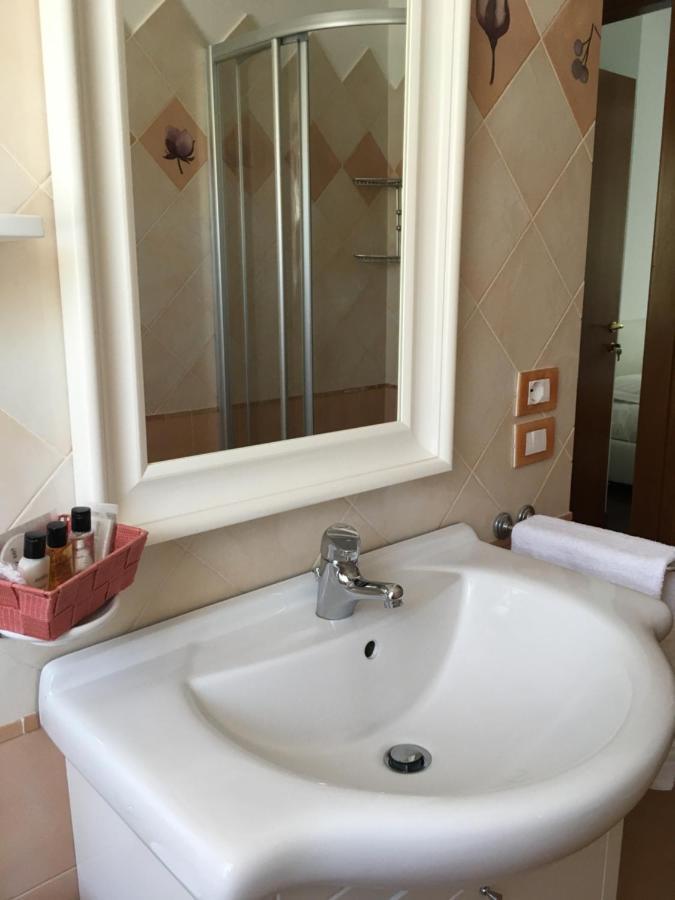 B&B Capo Le Vigne ซีโรโล ภายนอก รูปภาพ